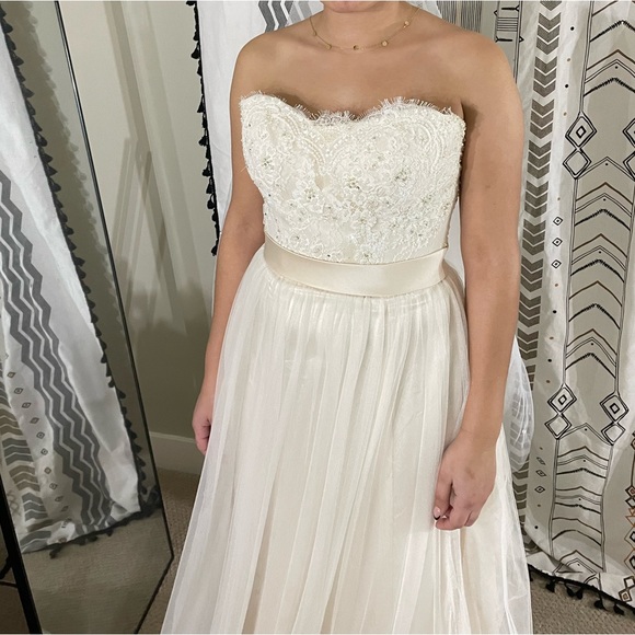 Ivory wedding dress - Picture 2 of 5